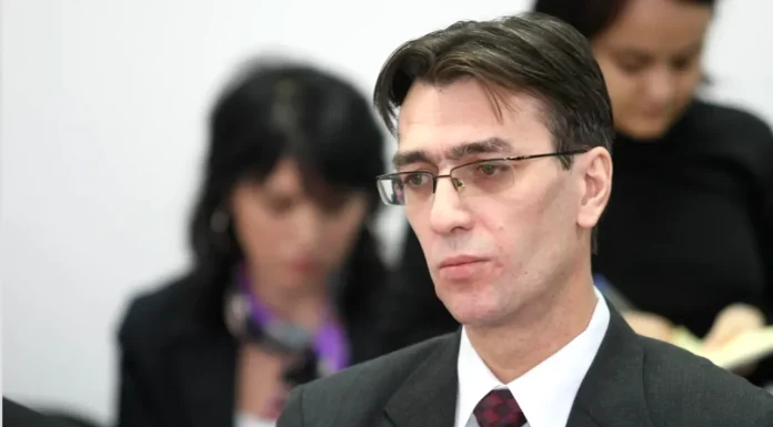 Toni Neacșu explică de ce crește riscul de dosar penal pentru Bolojan, după ce Comisia juridică a Senatului a recomandat sesizarea Parchetului pentru OUG privind SAFE