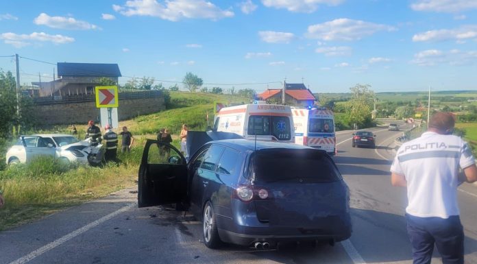 Cinci răniţi, într-un accident rutier petrecut în judeţul Iaşi, în care au fost implicate două maşini/ Accidentaţii au fost transportaţi la spital
