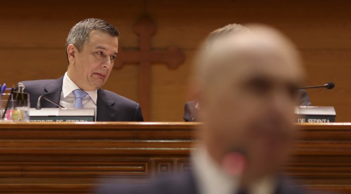 UniCredit vede o nouă coaliție pro-UE: Spațiul de manevre politice e redus de riscul de retrogradare și instabilitate financiară. BNR dă semnal prin cursul valutar