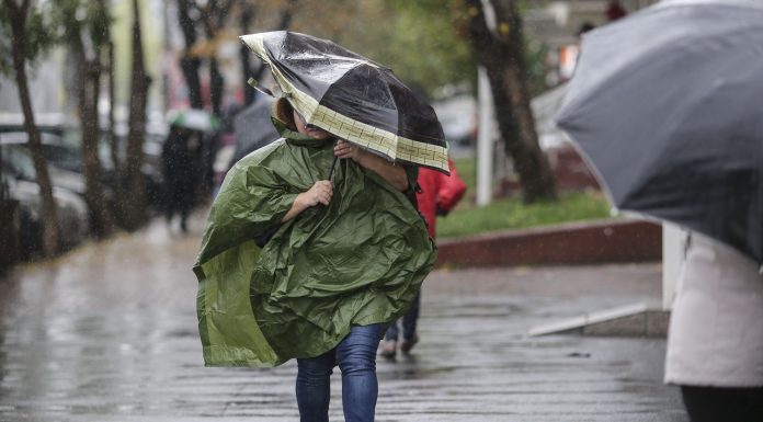Cod portocaliu de vreme severă în cinci județe. Bucureștiul, sub avertizare de vijelii și grindină