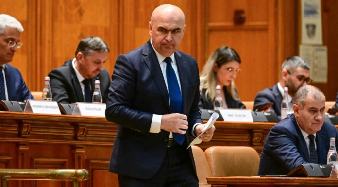 Un deputat PSD l-a criticat pe Ilie Bolojan: „A promis reformă și a livrat recesiune. A promis eficiență și a produs blocaj”