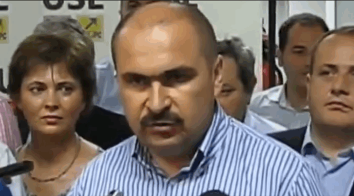 (VIDEO) Imagini de arhivă cu Ilie Bolojan când „aprindea lumina” alianței cu PSD. Cum le mulțumea votanților USL