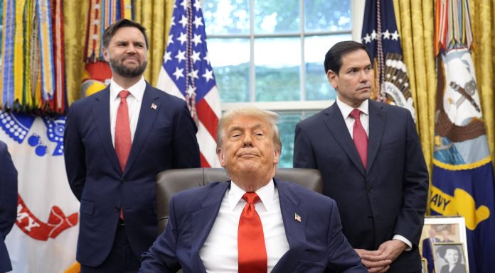 Pe un ton glumeț, Donald Trump și-a numit posibilii succesori la Casa Albă. VIDEO