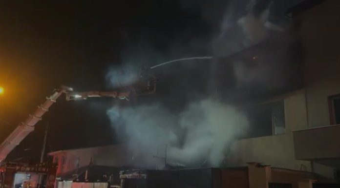 Incendiu în Bucureşti. Focul a cuprins mai multe imobile, afectând o suprafaţă totală de aproximativ 800 mp. A fost transmis mesaj RO-ALERT – FOTO, VIDEO