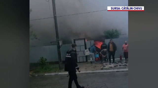 Un bărbat din Brăila a murit în casa sa cuprinsă de flăcări. Alte două persoane au fost intoxicate cu fum
