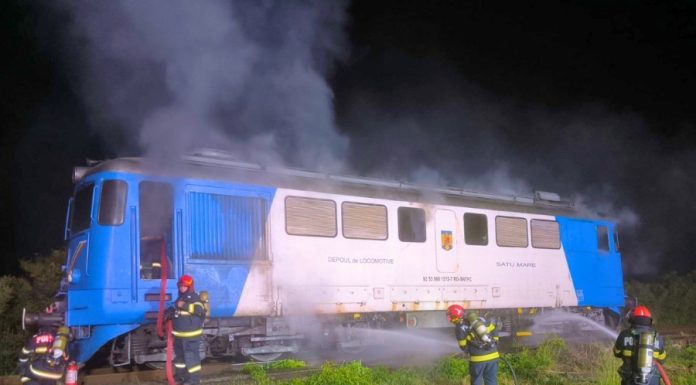 Locomotiva unui tren de pasageri a luat foc, în Bihor. Care a fost cauza incendiului