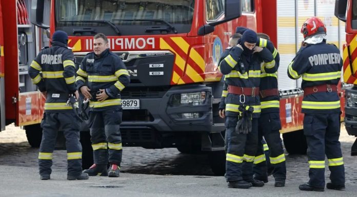 Incendiu la un restaurant din Capitală. 20 de oameni au fost evacuați. Pompierii intervin cu forțe sporite