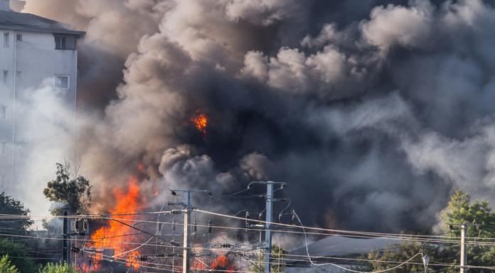 Incendiu puternic lângă o gară din Londra: transportul feroviar, paralizat
