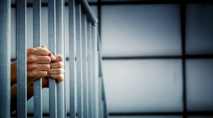 În închisorile ruseşti sunt cu 180.000 de deţinuţi mai puţini de la începutul războiului din Ucraina. Persoanele condamnate pentru infracţiuni grave pot, dacă supravieţuiesc pe front, să se întoarcă în libertate în Rusia