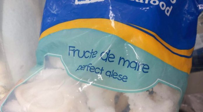 Cum sunt păcăliţi românii în magazine. „Probabil fructele de mare erau doar pentru aromă, că vedeta ambalajului este clar gheața”
