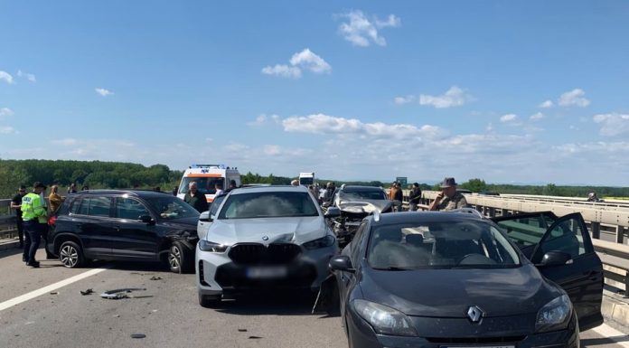 Carambol pe autostrada A3 spre București: nouă mașini implicate în trei accidente separate