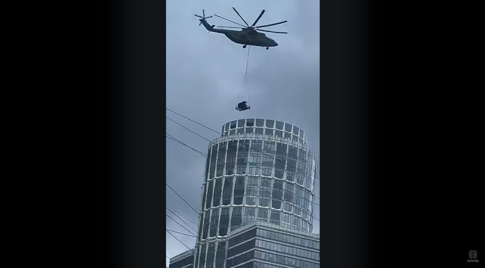 Cum se baricadează Moscova în fața atacurilor ucrainene: imagini cu sisteme Pantsir montate cu elicopterul pe zgârie-nori