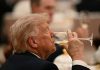 Donald Trump ar fi cumpărat din greșeală acțiuni la un lanț de restaurante cu sushi. Intenția era să investească într-o companie IT