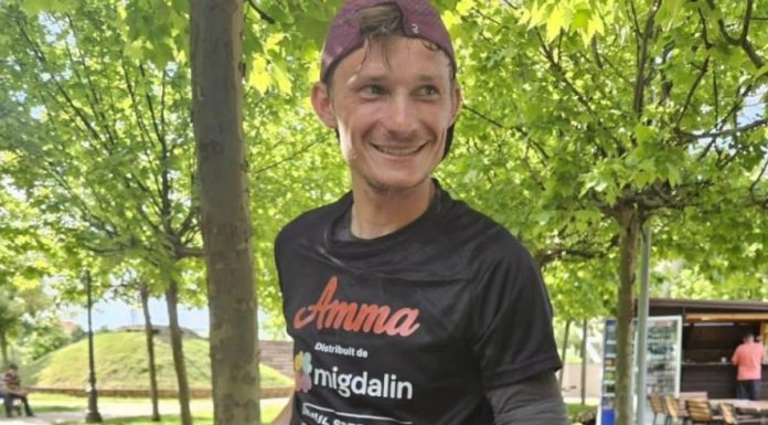 Ultramaratonist român, izbit de o mașină și aruncat într-un șanț, pe marginea drumului. Alerga într-o cursă pentru copii nevoiași