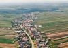 Satul în care toți oamenii locuiesc pe aceeași stradă, lungă de 9 kilometri. Imaginile aeriene care l-au făcut celebru în lume
