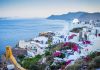 Dezbateri aprinse la imaginile cu o turistă care împrăștie cenușa soțului pe scările din Santorini
