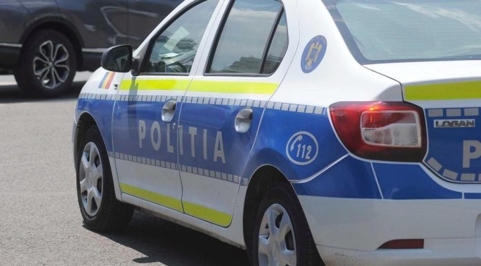 Bărbat reținut după ar fi cerut 80.000 de euro și angajarea fiului său la stat ca să nu publice imagini compromițătoare