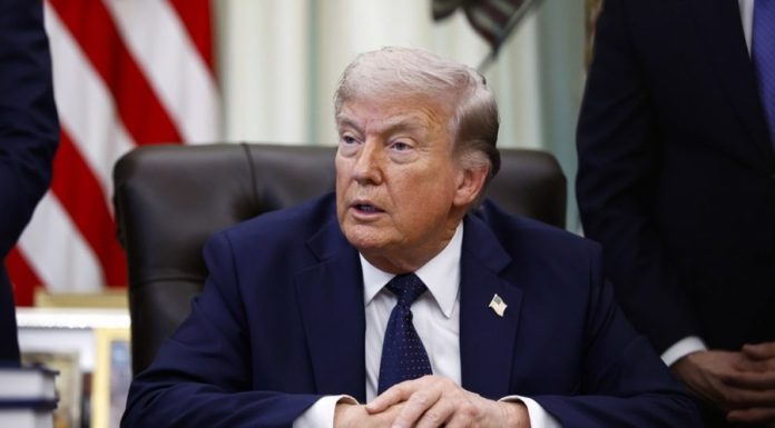 Gestul provocator al lui Trump: Iranul, colorat în culorile drapelului SUA după o ședință de criză de la Casa Albă