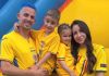 I-a dedicat titlul celui mai mare „fan” al său: „Regret că nu mai este aici să mă vadă!”. Motivul pentru care Bancu s-a vopsit albastru