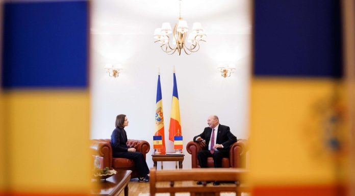 Traian Băsescu a primit cetățenia moldovenească. Maia Sandu: „Sunteți nu doar fratele nostru, ci și concetățeanul nostru. Vă așteptăm acasă!”