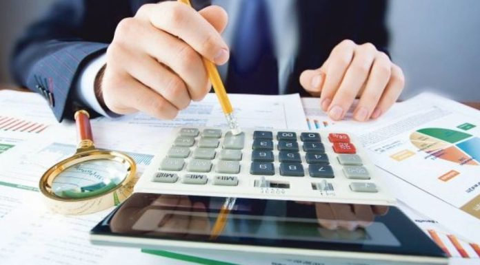 Deficitul bugetar a scăzut la mai mult de jumătate în primele patru luni din 2026, salvat de fondurile europene