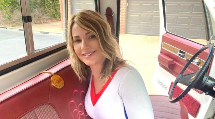 Nadia Comăneci relansează costumul cu care a luat primul 10: câte vor fi scoase la vânzare. Un designer celebru și-a pus amprenta