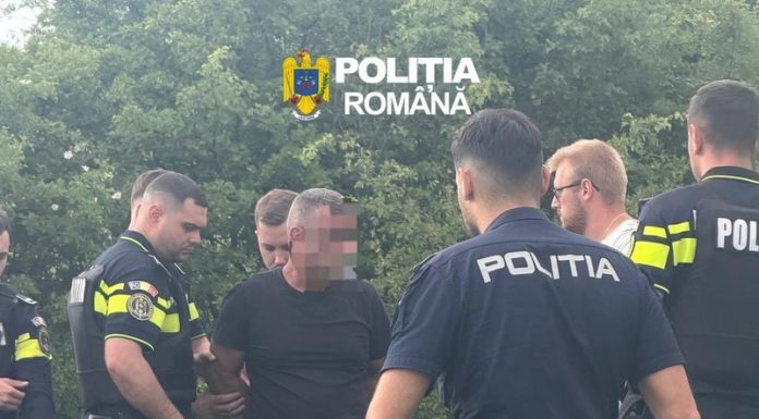Şi-a bătut fosta soţie, apoi a fugit înainte de un filtru al Poliției și s-a ascuns într-o grotă. Ce au găsit poliţiştii asupra agresorului