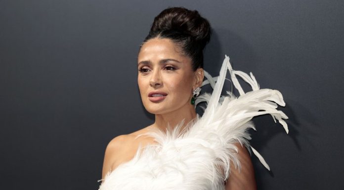 Salma Hayek, apariție de zeiță la 59 de ani: apariție spectaculoasă la malul mării, în Cannes