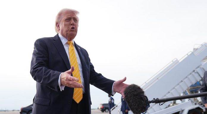 Trump analizează propunerea Iranului și amenință cu decizii militare: „50/50” șanse pentru un acord sau escaladare