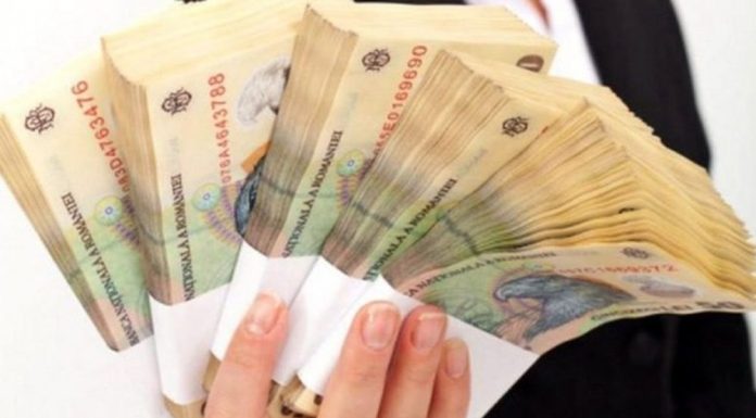 Statul împarte miliarde sub formă de ajutoare, în timp ce muncitorii români rămân printre cei mai săraci din UE