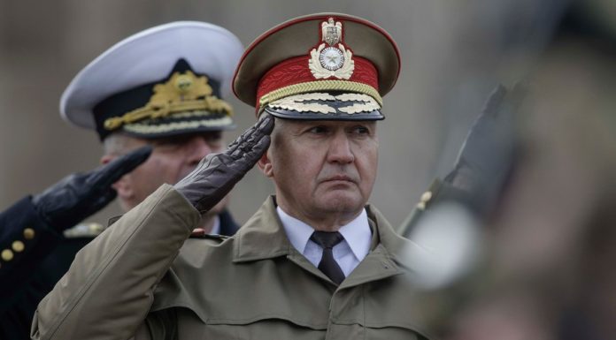 Șeful Armatei ar urma să câștige mai puțin decât un deputat după noua lege a salarizării. Reacția MapN