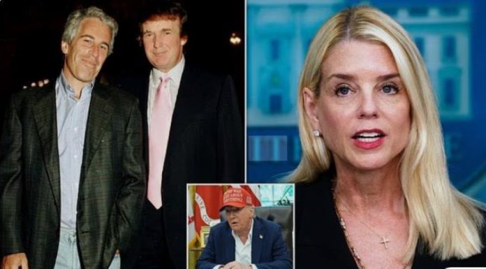 Trump o readuce pe Pam Bondi la Casa Albă după ce a dat-o afară din funcția de procuror general în urma scandalului Epstein