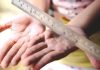 O învăţătoare din Medgidia, reţinută de poliţişti după ce a bătut un elev. Puștiul ar fi rupt hârtia cu rezultatele la Evaluarea Națională