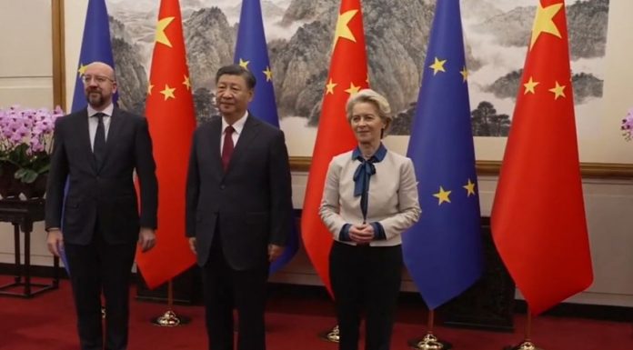 Ce va alege UE între zâmbetul mieros al chinezilor și ostilitatea lui Trump. „Nu cred prea mult în acest scenariu”