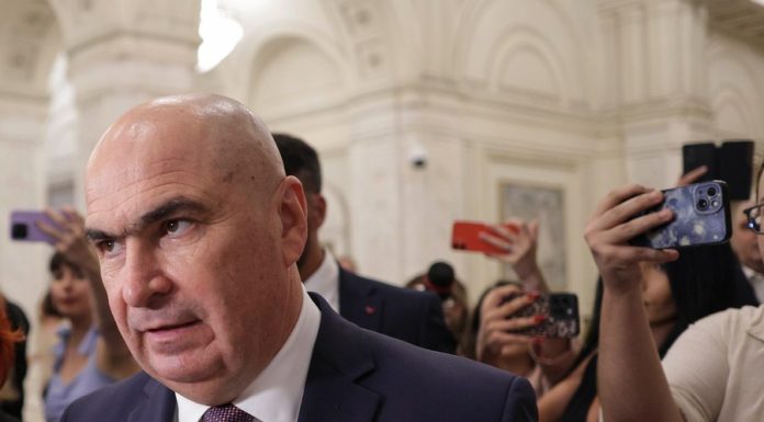 Bolojan, dezvăluiri despre cum trăiește mama lui scandalurile politice: „Când copilul tău este subiect de discuție, nu e o senzație de confort”
