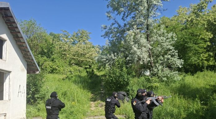 Cum se pregătesc trupele speciale ale Poliției Române. Reportaj la cel mai amplu antrenament al „mascaților”