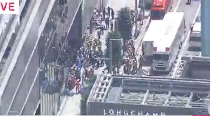 Atac chimic improvizat într-un centru comercial din Tokyo: aproximativ 20 de persoane au ajuns la spital