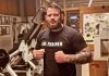 Luptător român de kickboxing, arestat într-un dosar de pedofilie: a racolat o fetiță de 12 ani pe internet