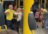 Imagini șocante într-un autobuz din Piteşti. Bătaie în toată regula între şofer şi o femeie. Mai mulţi pasageri au avut nevoie de îngrijiri medicale