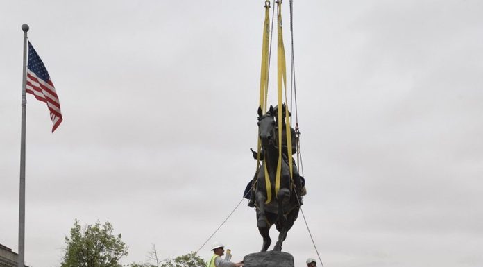 Monumentul unui proprietar de sclavi din SUA, reinstalat de Donald Trump după ce fusese îndepărtat în 2020