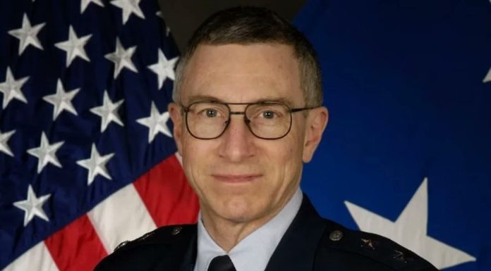Noi date despre dispariția misterioasă a unui general SUA asociat cu cercetarea nucleară și OZN. Cină misterioasă cu membri ai Space Force