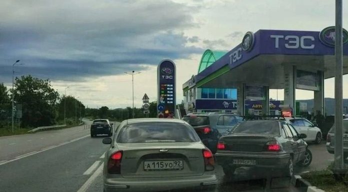 Raționalizare a carburanților în Crimeea ocupată. Autoritățile ruse introduc cartele de combustibil după atacurile ucrainene asupra infrastructurii logistice