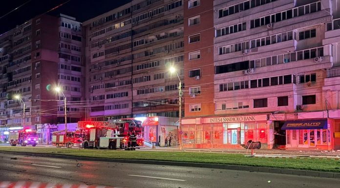 Val de ironii după mesajele MApN legate de drona căzută în Galați. Mii de comentarii au împărțit internetul în două: „Blocul era pe direcția dronei”