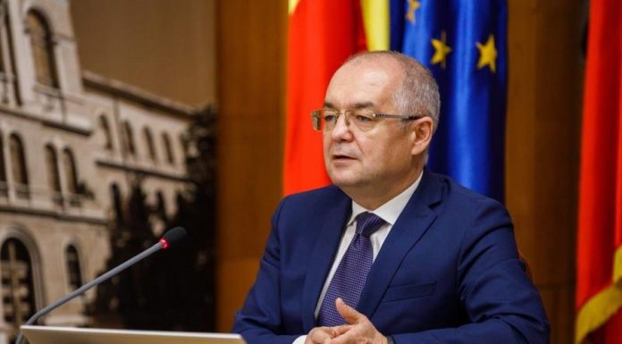 Emil Boc reacționează după interesul fraților Tate pentru Hotelul Continental din Cluj: „Primăria îl va cumpăra dacă va fi scos la vânzare”