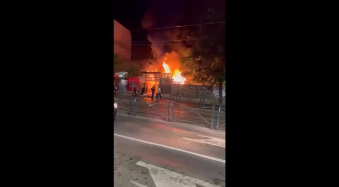 Incendiu puternic în București: un restaurant și mai multe anexe au fost cuprinse de flăcări în Sectorul 2