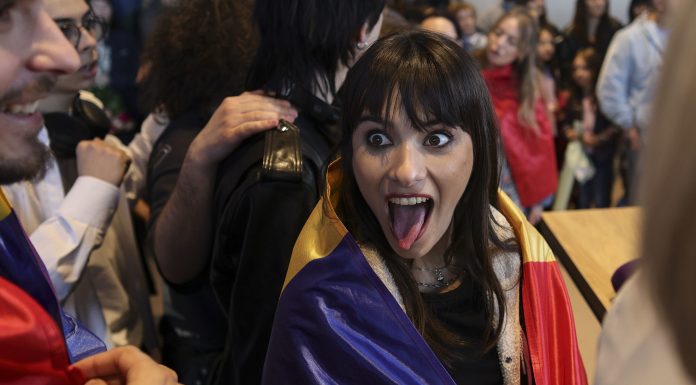 FOTO Alexandra Căpitănescu, primită cu aplauze pe Otopeni după Eurovision
