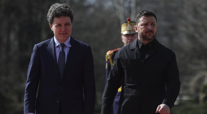 Zelenski vine la București