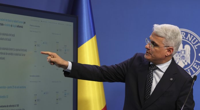 Vin noi salarii pentru bugetari. Efect după un an, schimbare de direcție: Salariile din administrație au scăzut când cele din economie au continuat să crească
