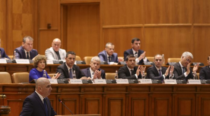 „Piața s-a pregătit pentru acest scenariu”. Analist XTB: Demiterea Guvernului, văzută ca o „soluție” de moment de investitori