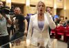 FOTO Nadia Comăneci, omagiată de BNR cu Isărescu printr-o emisiune numismatică care celebrează prima notă de 10 din istoria Jocurilor Olimpice la gimnastică feminină